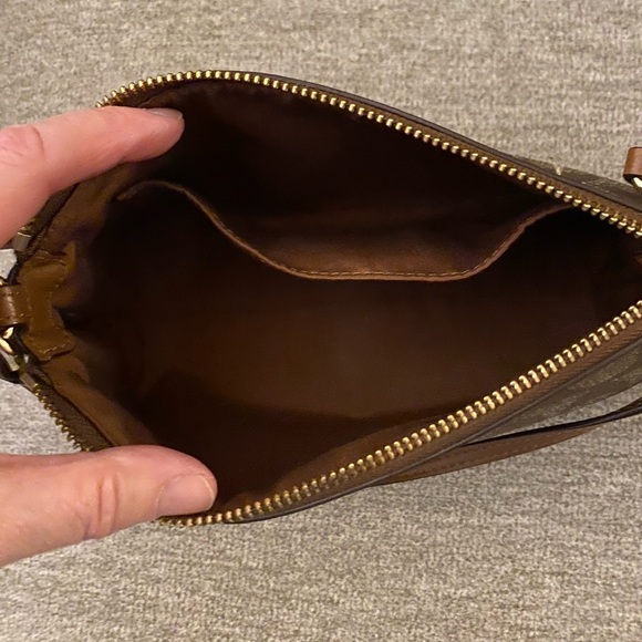 Coach Signature Crossbody - Picture 4 of 8